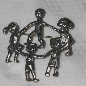 Vintage Sterling‎ children circle game brooch